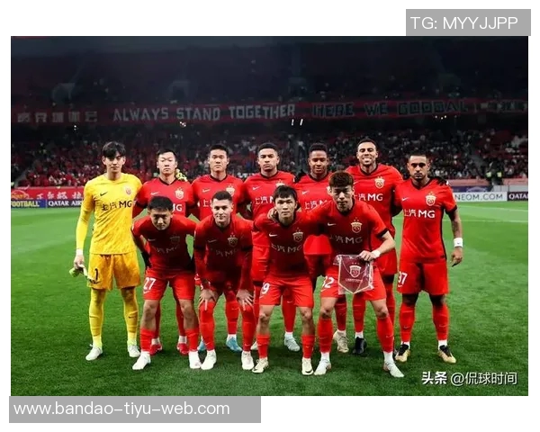 海港新闻官分享球队全家福穆斯卡特居中六名外援齐聚一堂 海港新闻官分享球队全家福穆斯卡特居中六名外援齐聚一堂