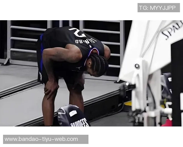 祖巴茨替补席处理脚踝伤势赛后走路一瘸一拐引发关注