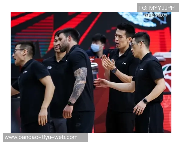 王子铭茹萨韦林顿齐聚蓉城训练基地备战新赛季引发球迷热议 王子铭茹萨韦林顿齐聚蓉城训练基地备战新赛季引发球迷热议